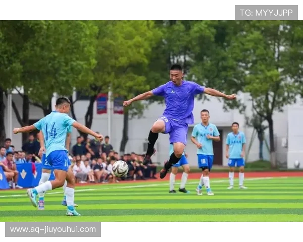 足球比赛哨声震耳引热议球员教练观众齐呼改善比赛环境